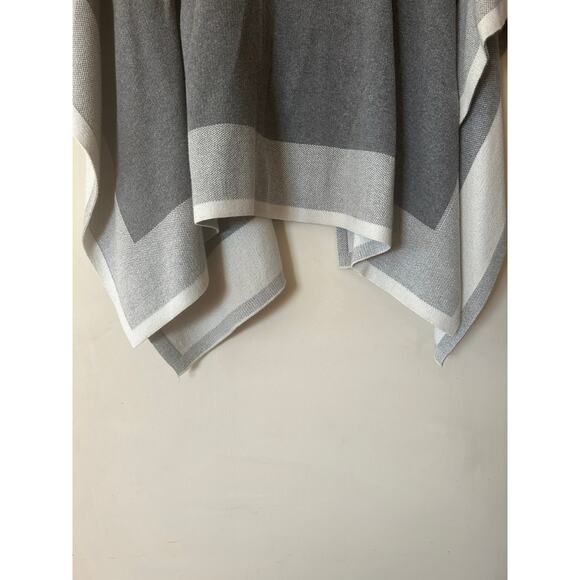 Rachel Roy Collection Open Poncho Shawl Wrap Colorblock Flowy Grey White Size M - Picture 7 of 9